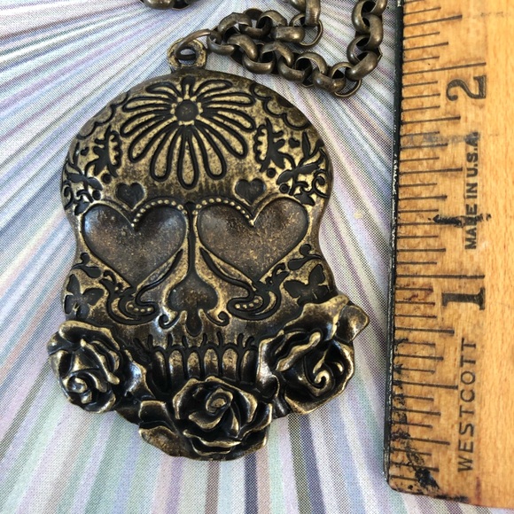 Antique Brass Sugar Skull necklace - Picture 3 of 3